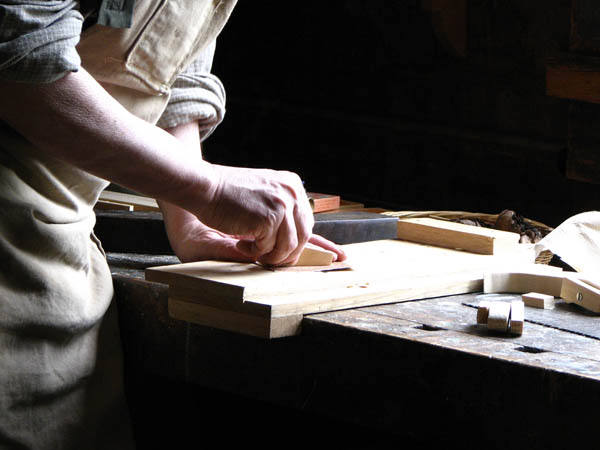 Nuestro equipo de profesionales cuenta  con muchos años de contrastada <strong>experiencia</strong> en el sector de la <strong>carpintería de madera en Pontós</strong>.